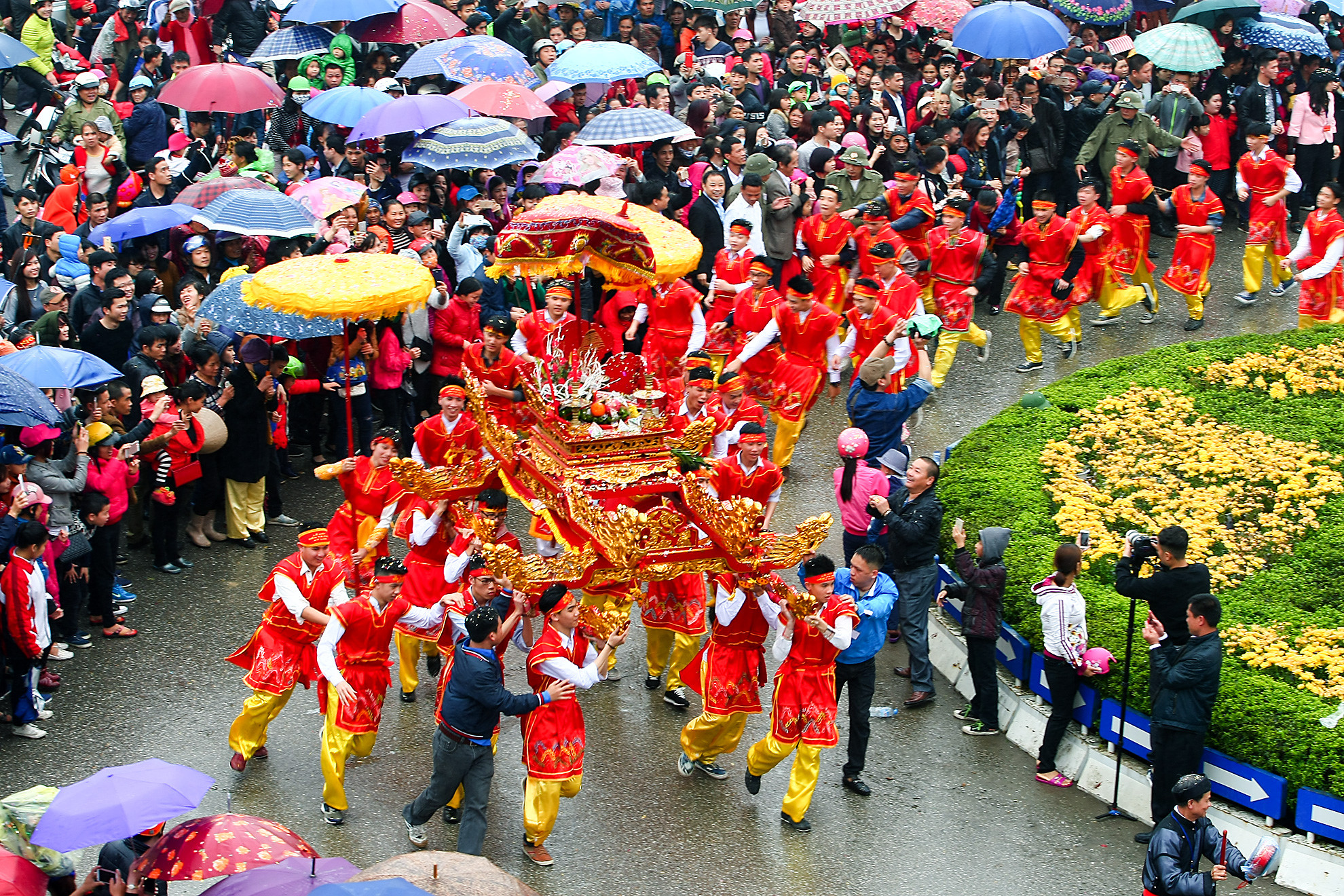Cướp đầu pháo lấy may tại lễ hội lớn nhất Lạng Sơn